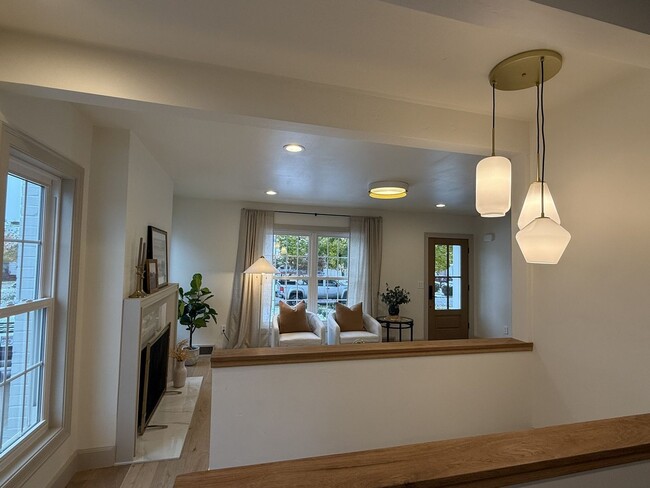 Building Photo - Beautiful Remodeled Sugar House Home