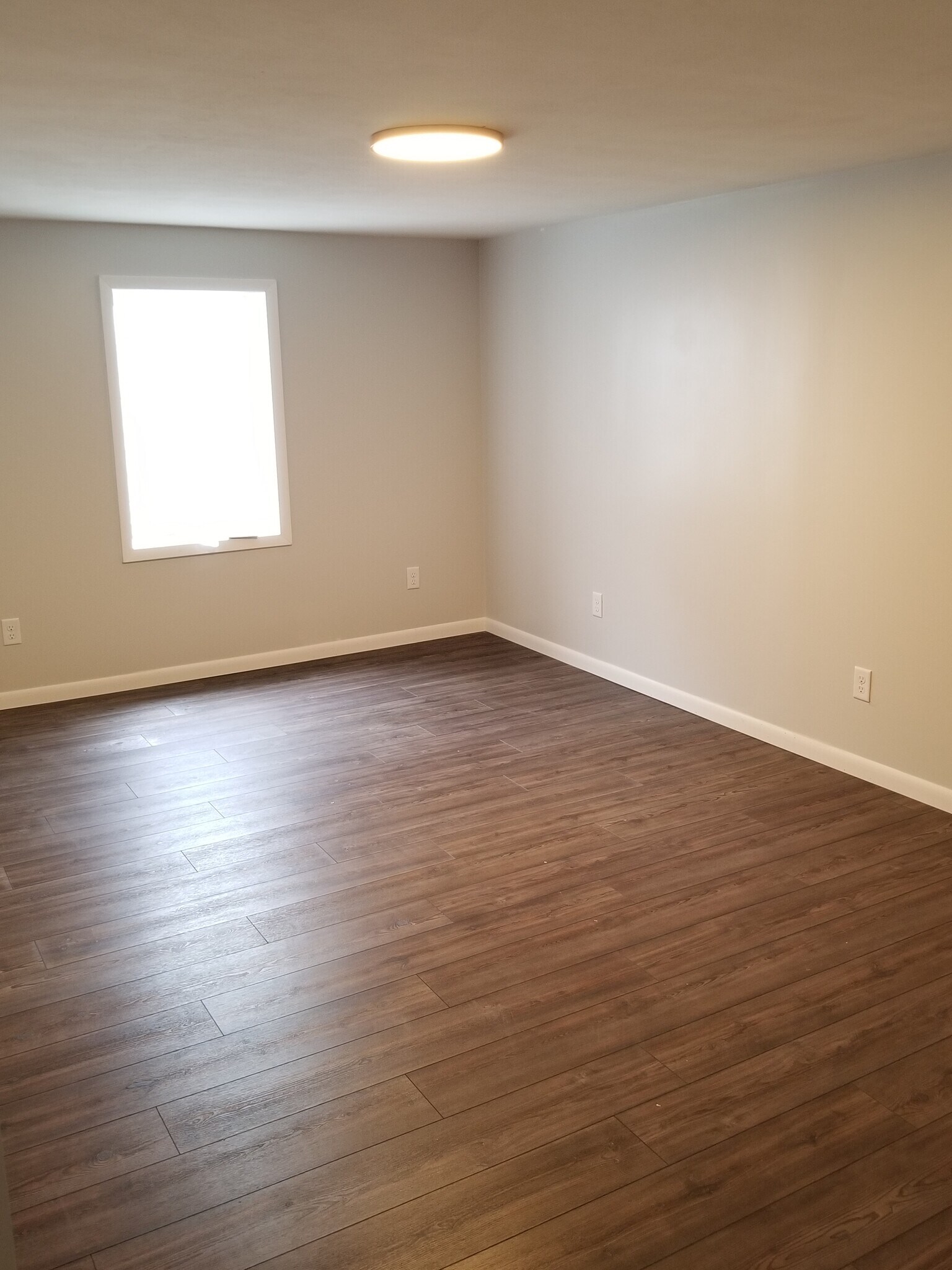 Building Photo - 4215 Manhattan E