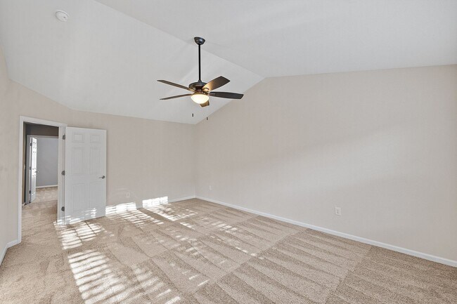 Building Photo - 3 Bed 2.5 Bath Home located in Heritage Hi...