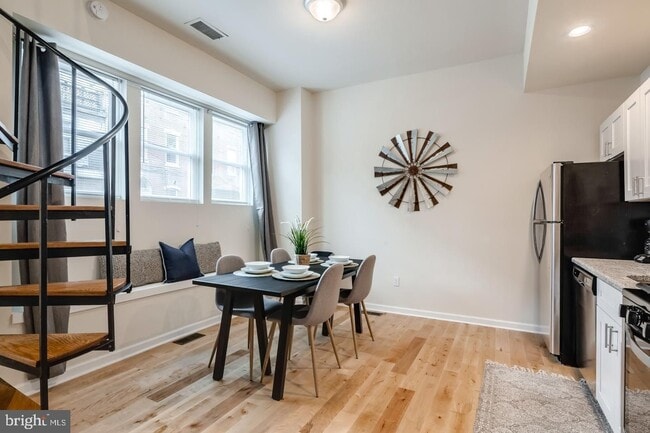 Building Photo - 2061 Kater St