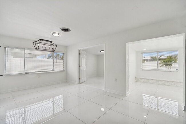 Building Photo - 455 81st Ave