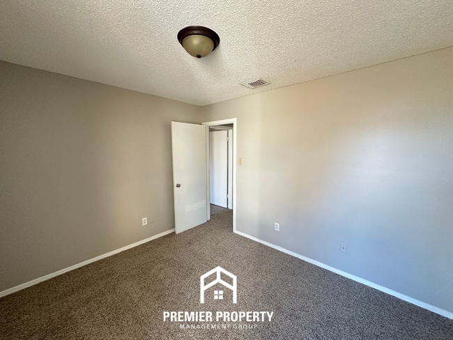 Building Photo - Charming 3BR Memphis Home with Garage, Open Kitchen & Fenced Backyard