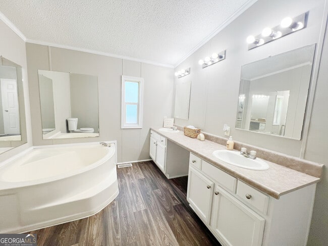 Building Photo - 325 Washington Dr