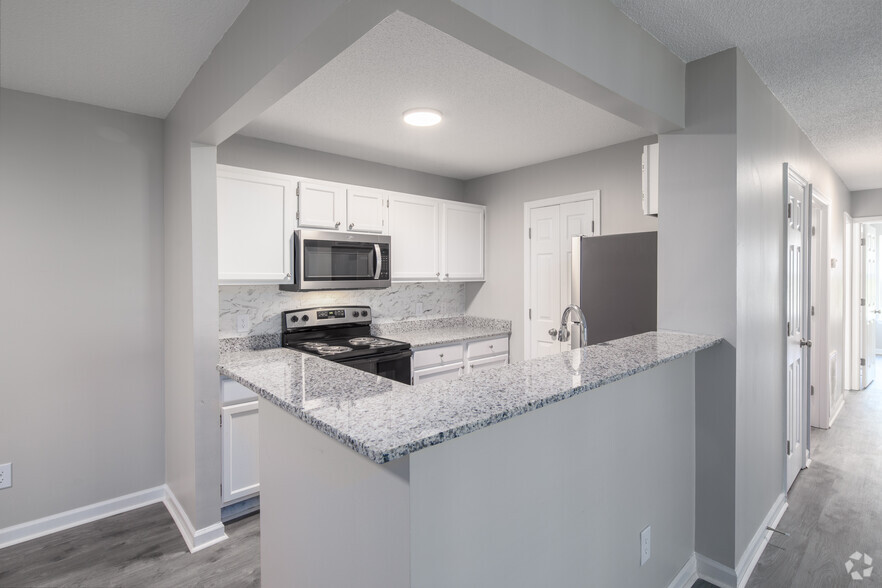 2BR, 2BA - 989SF - Kitchen - Briarwood Apartments