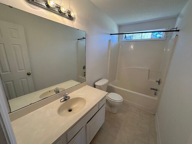 Building Photo - Beautiful 3 bedroom home on over 3/4 acres with huge garage.