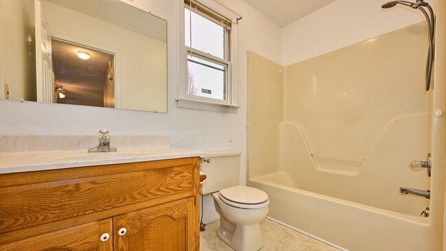 Building Photo - For Rent: 3BR, 2BA home with garage for rent.