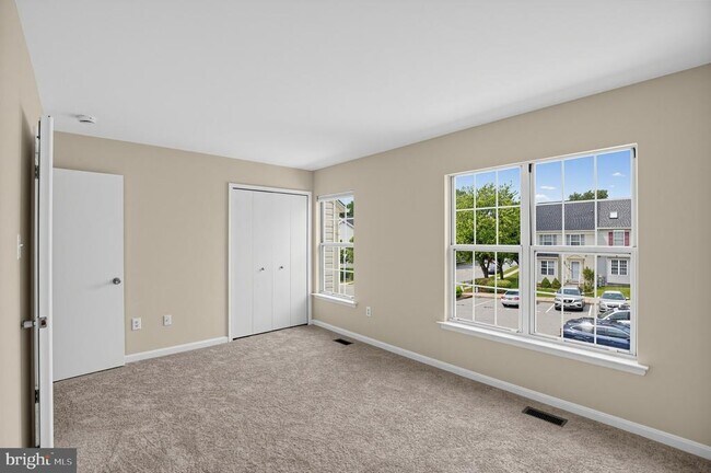Building Photo - 502 Meadowmist Way