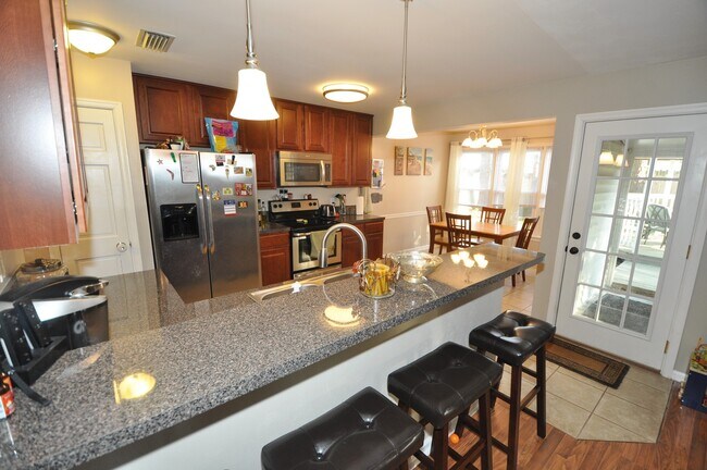Building Photo - Landstown Lakes