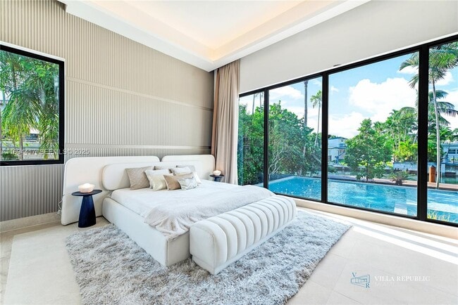 Building Photo - 1200 NE 87th St