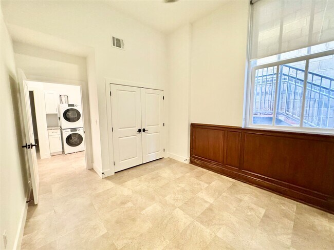 Building Photo - 2102 Mechanic St