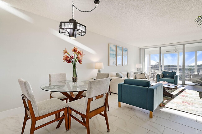 Building Photo - 575 Oaks Ln