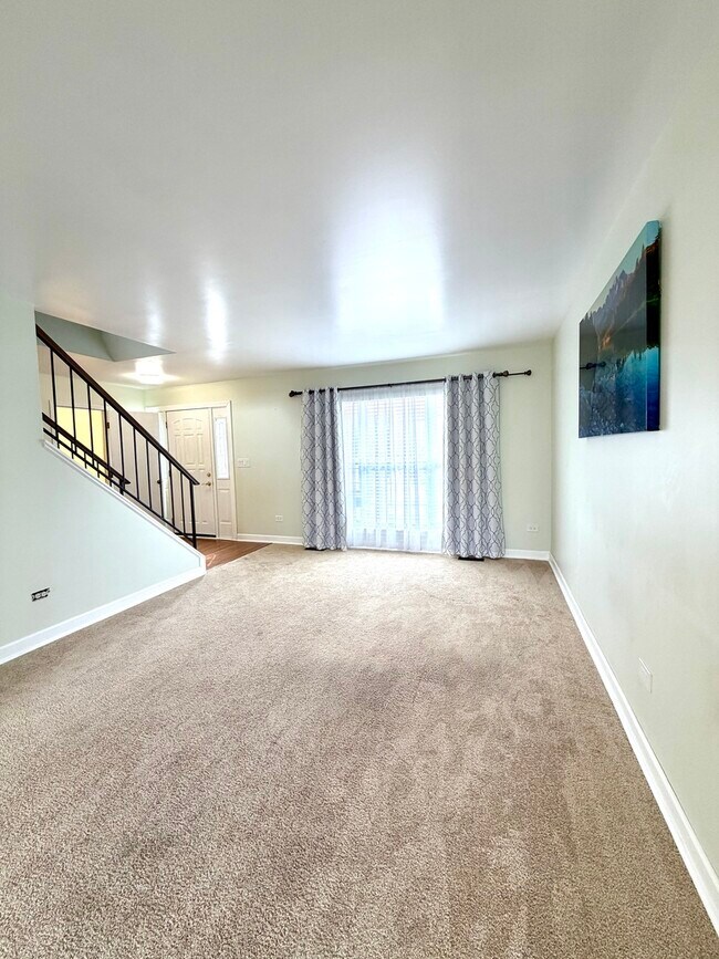 Building Photo - 665 Lakewood Farms Dr