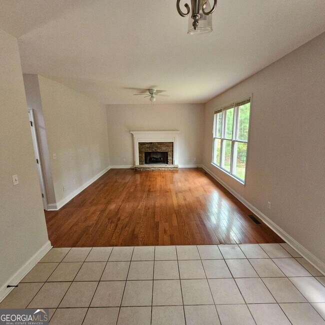 Building Photo - 6141 Long Shore Dr