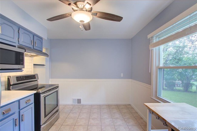 Building Photo - 249 S Chocolay Ave