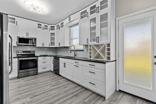 Building Photo - 303 Quail Hollow Dr