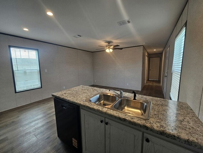 Building Photo - 1014 Myakka Dr