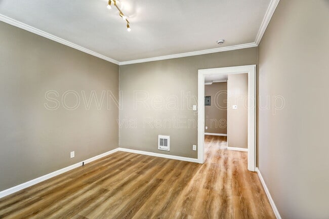Building Photo - 840 36th Ave