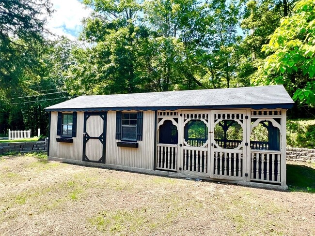 Building Photo - 22 Shinhollow Rd