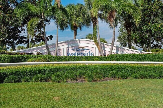 Building Photo - 5110 Coquina Key Dr SE