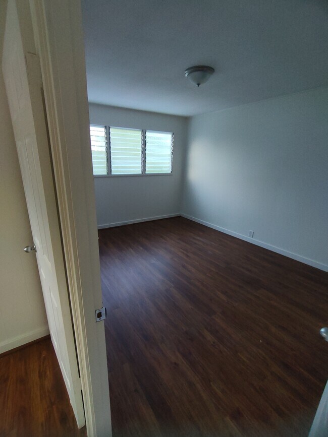 Building Photo - 2002 Mahaoo Pl