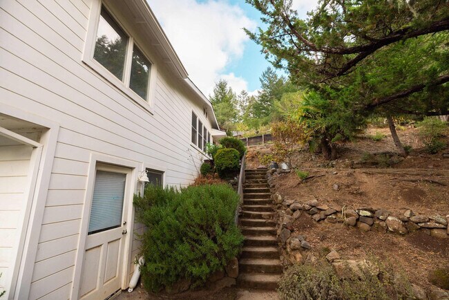 Building Photo - 30 Barranca Rd