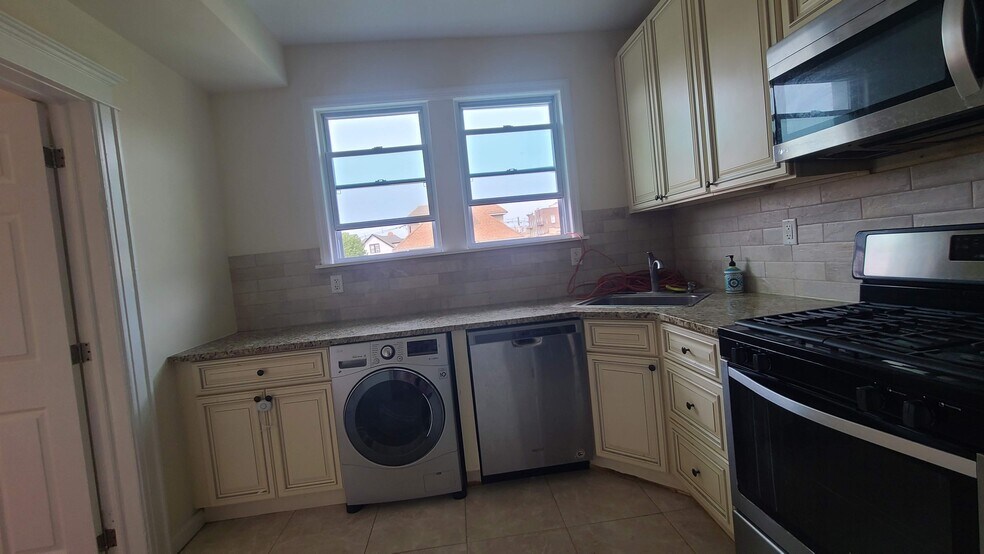 Building Photo - 210 73rd St