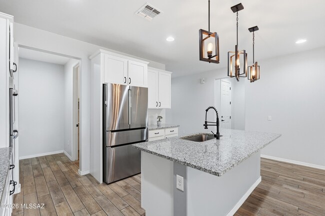Building Photo - 4220 S Macy Cir