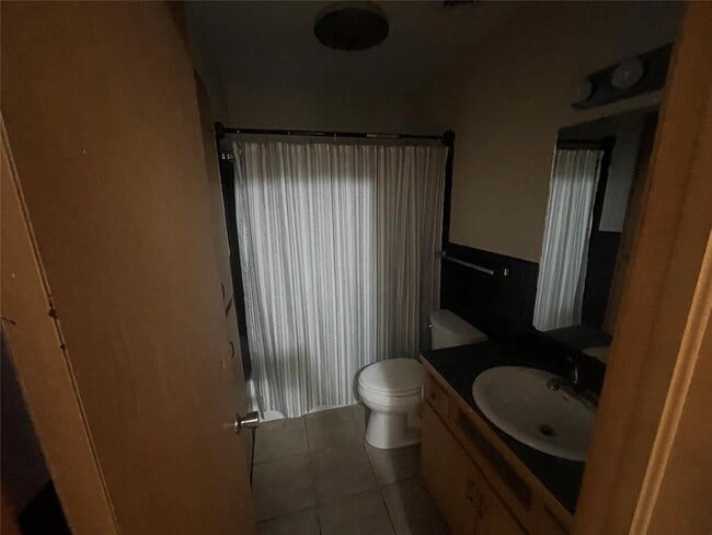 Building Photo - 716 N Elm St