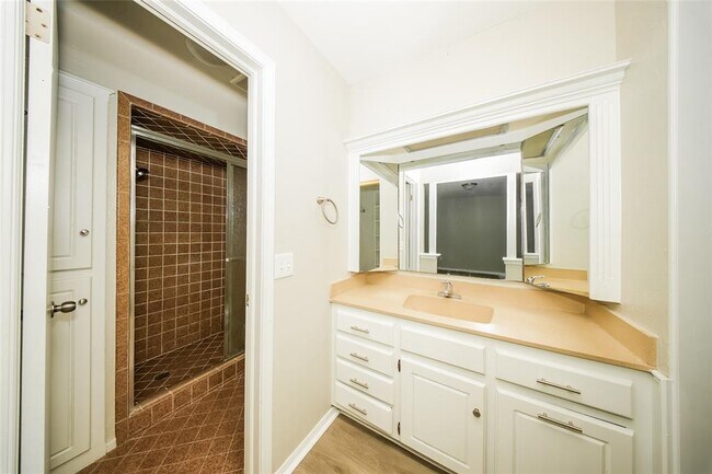 Building Photo - 9725 Pheasant Ln