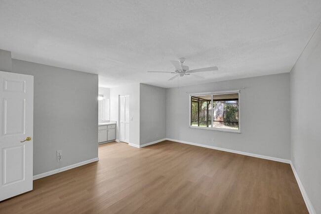 Building Photo - 1800 Primrose Ln