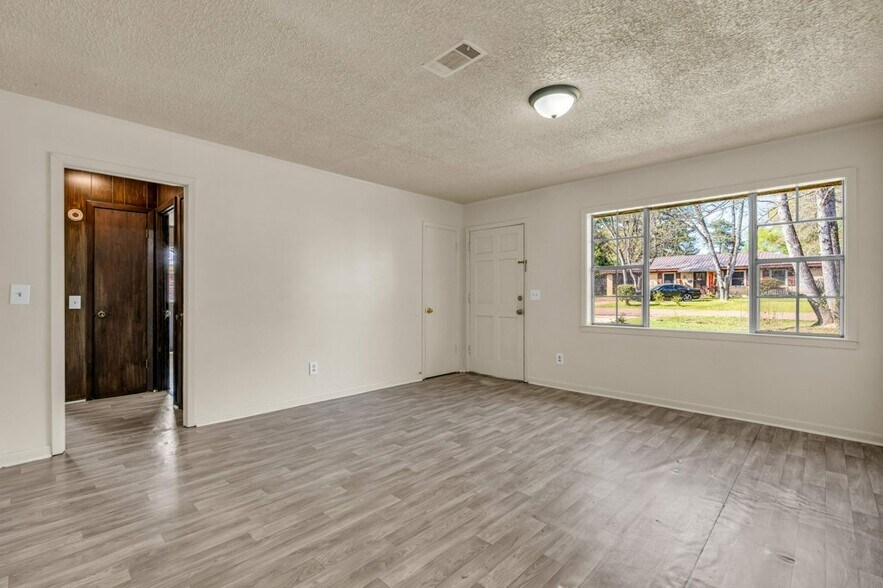 Building Photo - 118 Wyman Dr