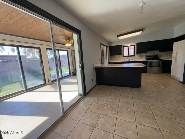 Building Photo - 4702 Pso Del Rico