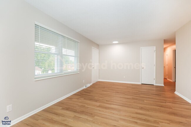 Building Photo - Freshly Renovated 3 Bedroom 2 Bath Home - Looking for You!