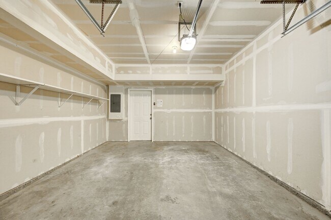 Building Photo - $1,950.00 - 2 Beds, 2 Bath, Condo in Auror...