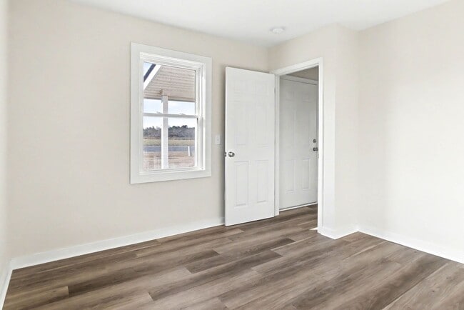 Building Photo - Completely remodeled 3 br 1 bath located in Evergreen NC east commute to Lumberton, Whiteville, E...