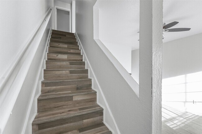 Building Photo - 8703 Victorian Village Dr