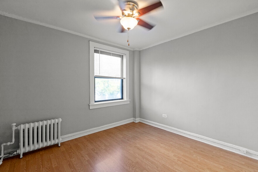 Building Photo - 661 W Sheridan Rd