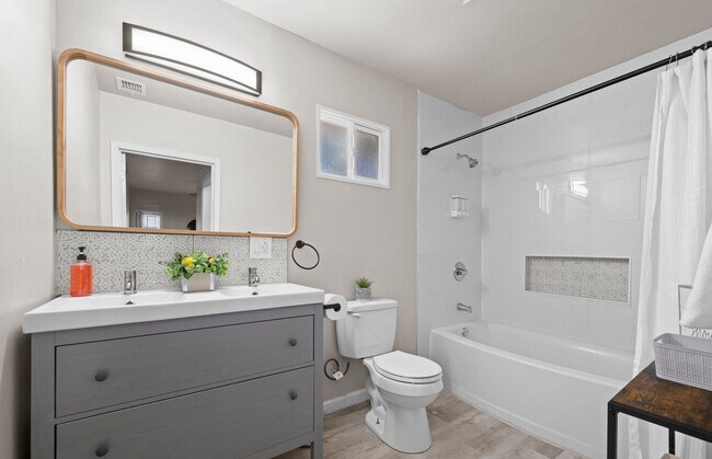 Building Photo - 4717 Edith St