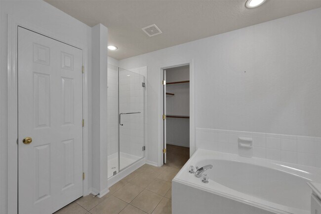 Building Photo - 115 E Greenhill Terrace Pl