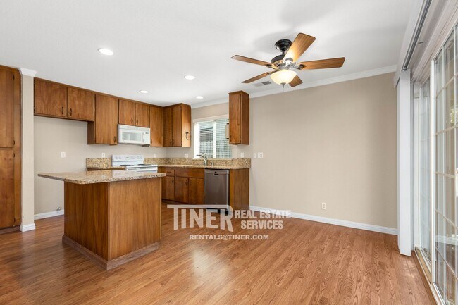 Building Photo - 8052 Phoebe Way