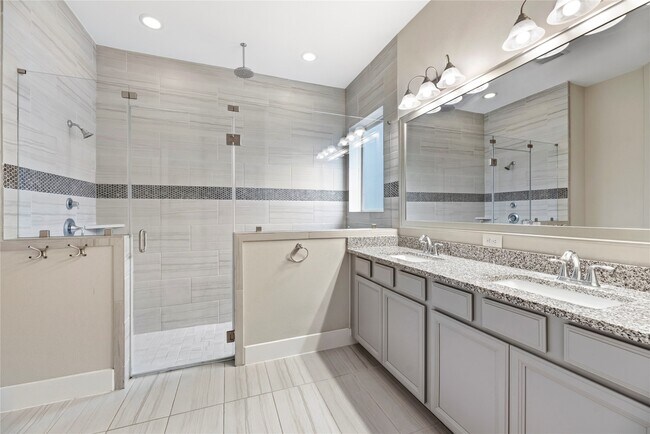 Building Photo - 18423 Blue Hollow Heights Dr