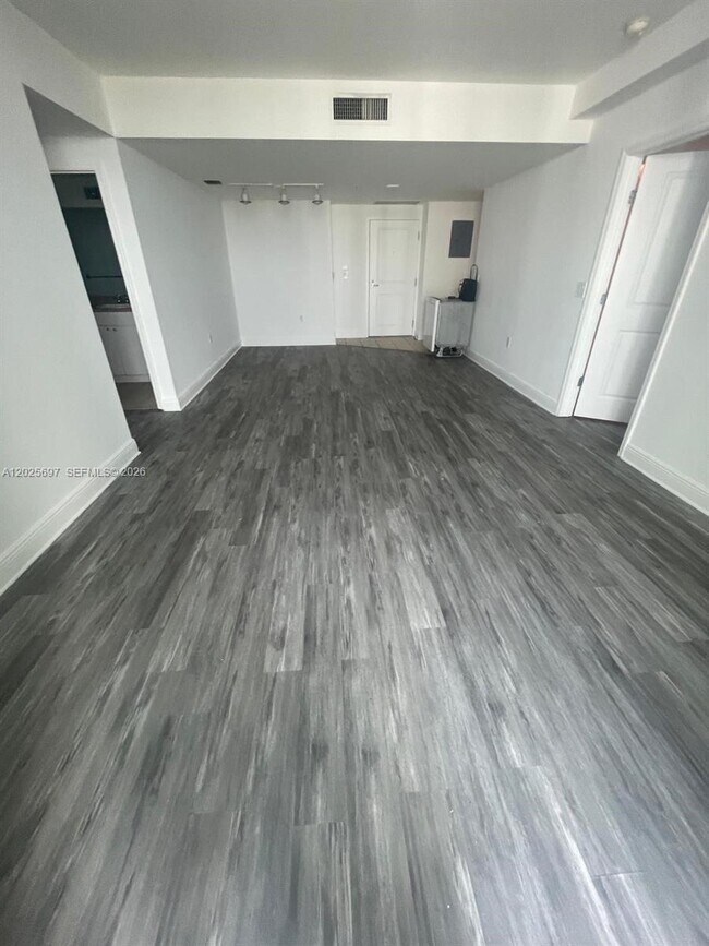 Building Photo - 1250 S Miami Ave
