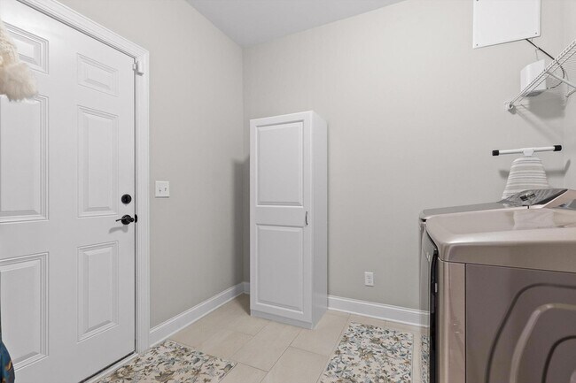 Building Photo - 7142 Tailgate Lp