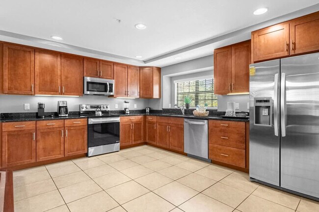 Building Photo - 14590 Damai Ln