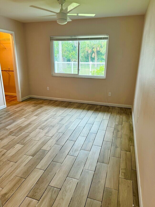 Building Photo - 1612 SE Cascella Ct
