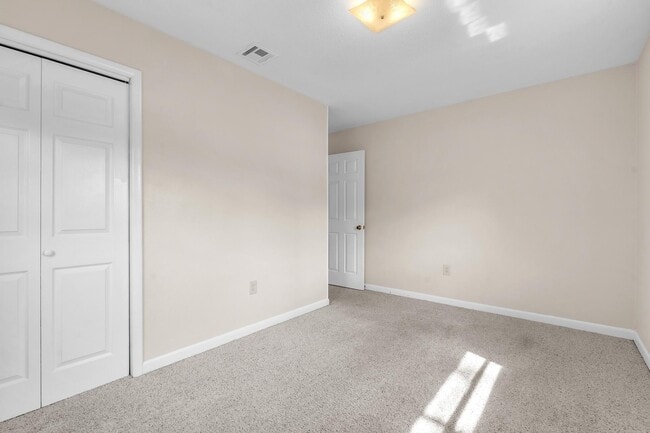 Building Photo - 385 Lincoln Ave