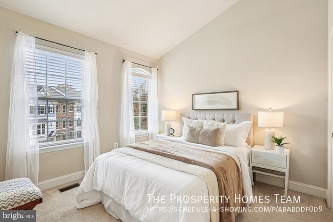 Building Photo - 9384 Rock Ripple Ln