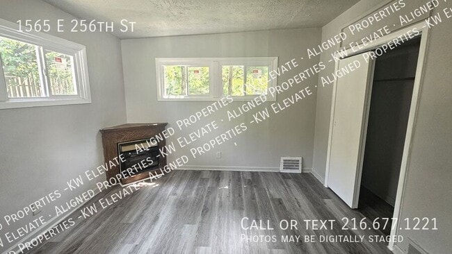 Building Photo - 1565 E 256th St