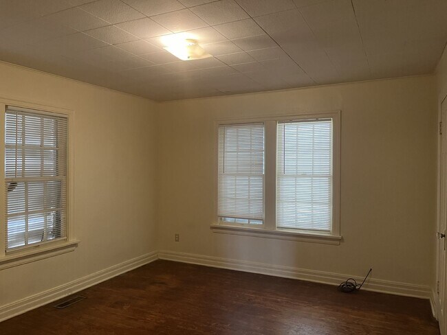 Building Photo - Charming 2-Bedroom unit in Prime Oklahoma ...