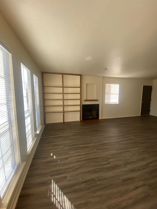 Building Photo - los-2940